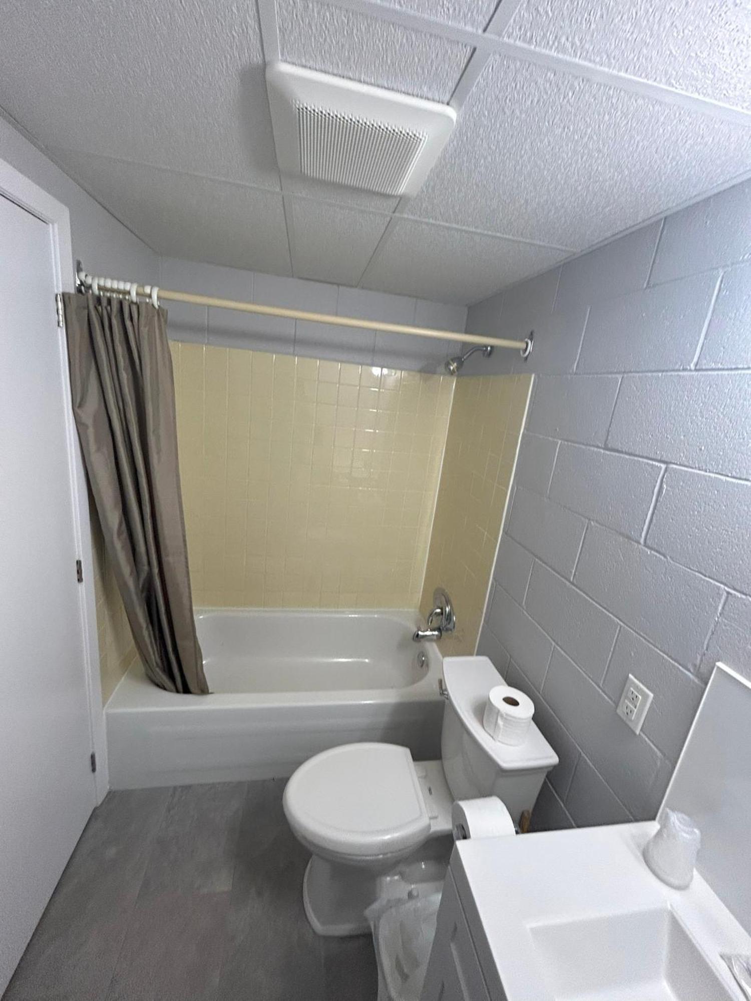 Relax Motel Thunder Bay Room photo