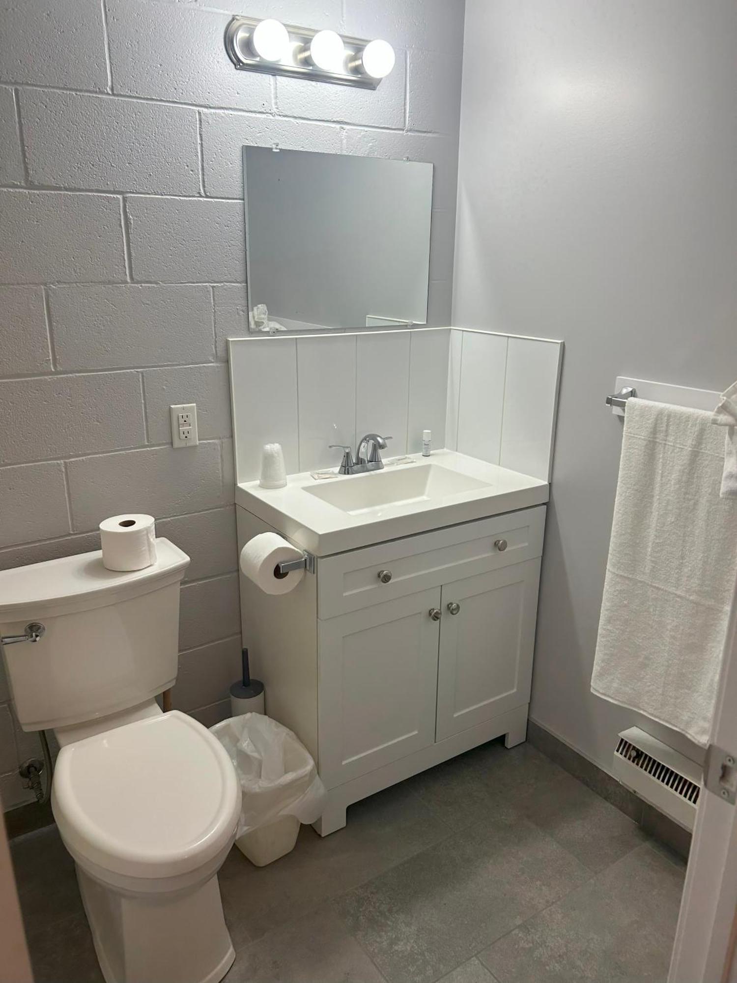 Relax Motel Thunder Bay Room photo