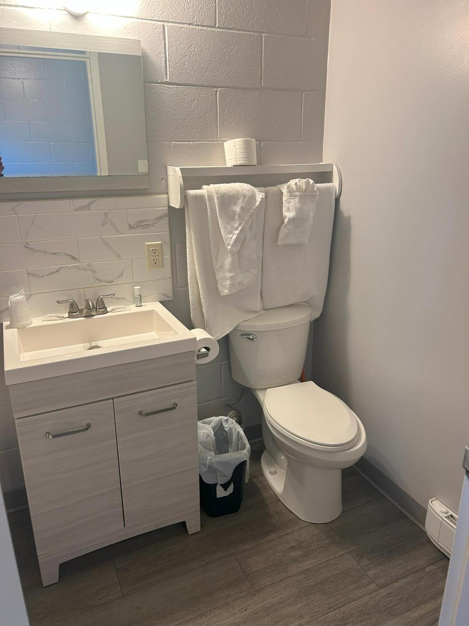 Relax Motel Thunder Bay Room photo